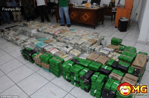 Конфискат изъятый у наркобаронов Мексики при захвате. Горы денег