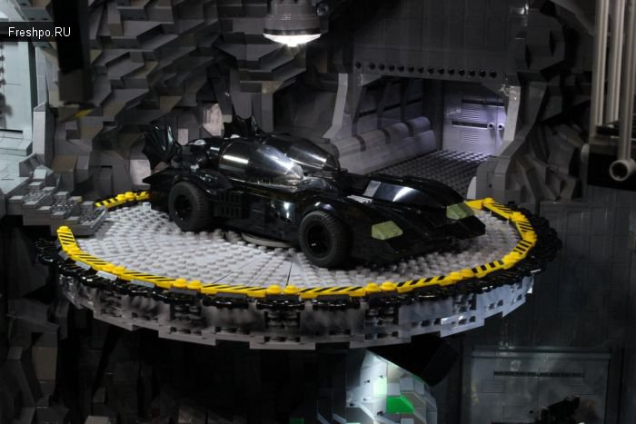 Огромный дом для Batman`а из 20000 деталей лего, или 800 часов для хобби!