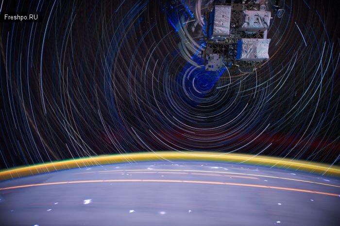 Фотографии космоса со спутников NASA с увеличенной выдержкой.