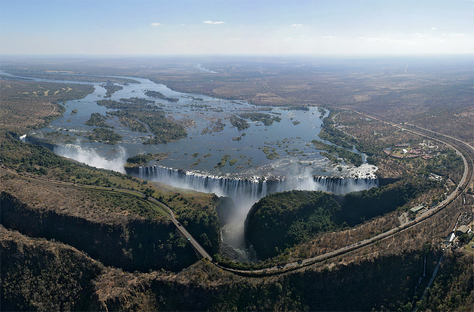 Интересное: Бассейн Дьявола на краю водопада Виктория