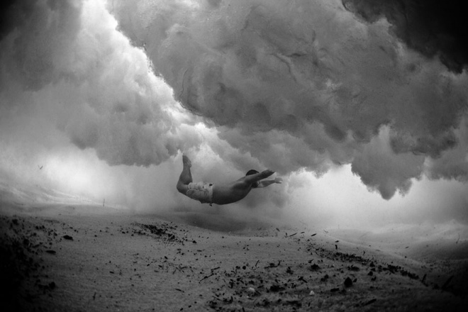 серфингисты борющиеся со стихией - фотографии волны изнутри